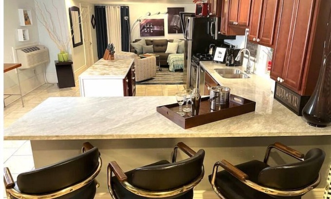 Mid-City Apartment | ALL THAT JAZZ Lovely 1 Bed Apt-Streetcar to FQ