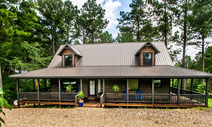 Broken Bow Cabin | ALL THE THINGS! Luxury, prime location, treehouse, hot tub vibes, firewood