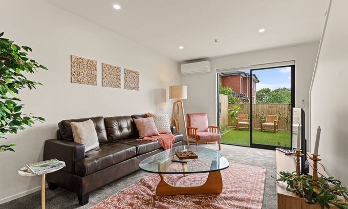 Henderson House | Alluring and Well-decorated Home