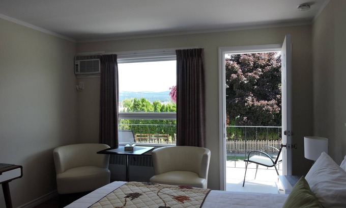 East Kootenay Hotel | Almo Court Motel