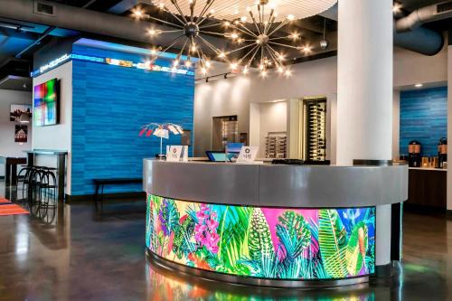 East Row Historic District Hotel | Aloft Newport on the Levee