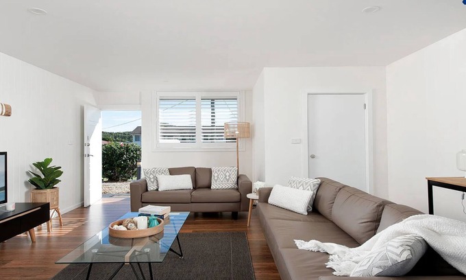 Fingal Bay Villa | Aloha Beach House - close to beach