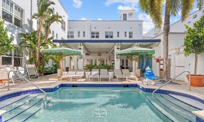 South Beach Apartment | Aloha Fridays