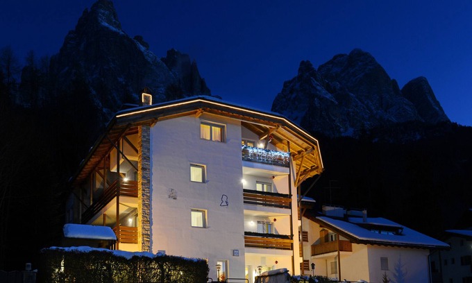 Siusi Apartment | Alpin-Residence Amadeus is only a stone's throw away from Gondolalift