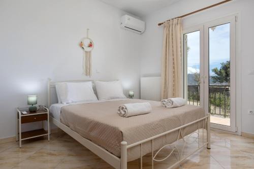 Kalpaki Apartment | Altamira Apartment One - 1st Floor, 8 people, veranda with views