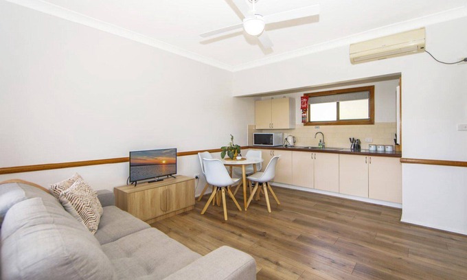 Bundook House | Altamira Blue Gum, TOP NOTCH