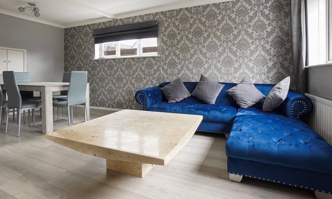 Hockley Heath House | ALTIDO Spectacular 4-bed house w/ Patio & Parking