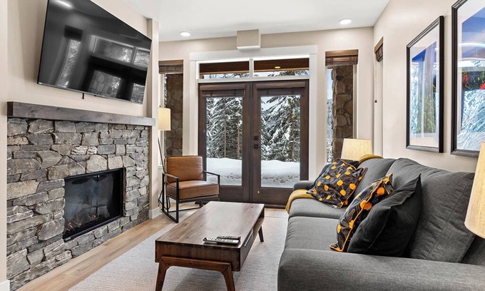 Sun Peaks Condo | Altitude 18: Stunning 2BDRM, Pet Friendly, Mountain Retreat w/Private Hot Tub