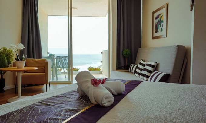 Herzliya Pituach Apartment | Amano Sewview Suit - Spacious sea-view suite with balcony