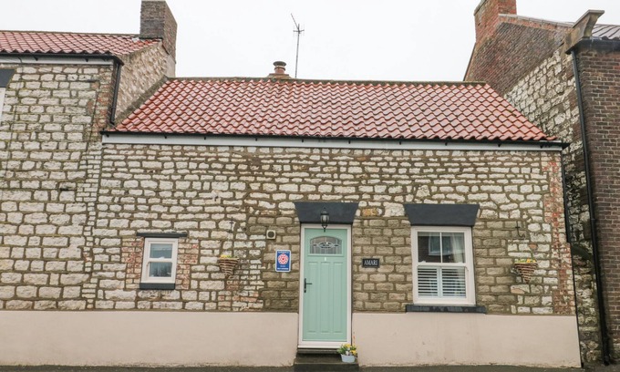 Folkton Cottage | AMARI, pet friendly, with a garden in Staxton