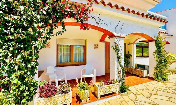 Santa Cristina de Aro Villa | Amata CostaBravaSi - A/C, BBQ, outdoor dining area