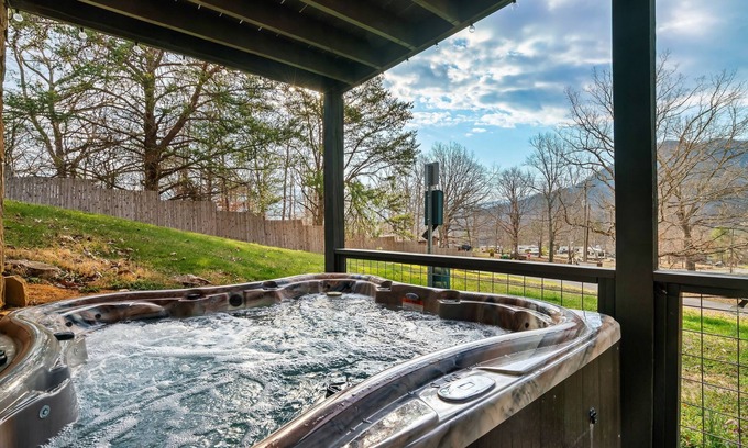 Wears Valley Cabin | Amazing 2 Cabin Home Rental in Wears Valley! hot tub, large covered patio