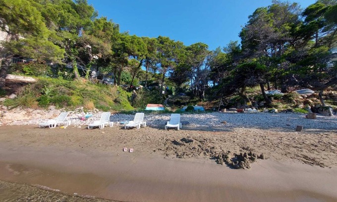 Saplunara Apartment | Amazing beachfront apartment with balcony and wifi