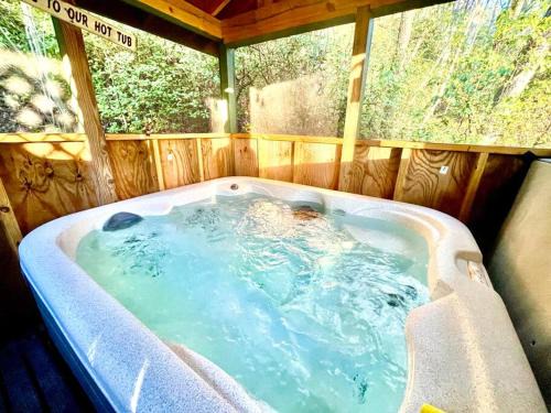 Helen House | Amazing Cabin HOT tub minutes to Helen #1