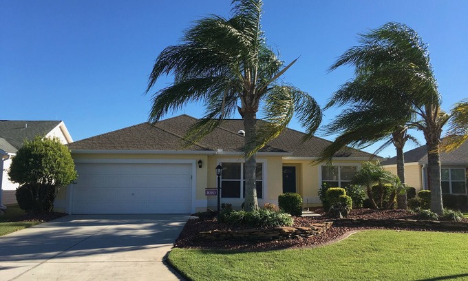 Virginia Trace House | Amazing! Dog Friendly Home w/2 Golf Carts & Walking Distance to Lake Sumter!