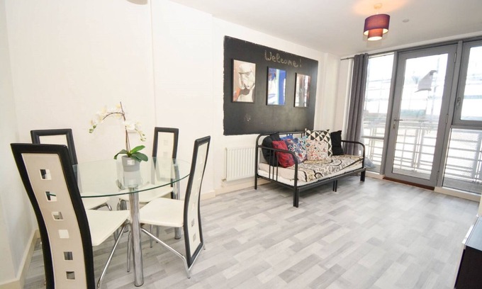 Stratford and New Town Apartment | Amazing flat with a View in the heart of Stratford 25 minutes from City center