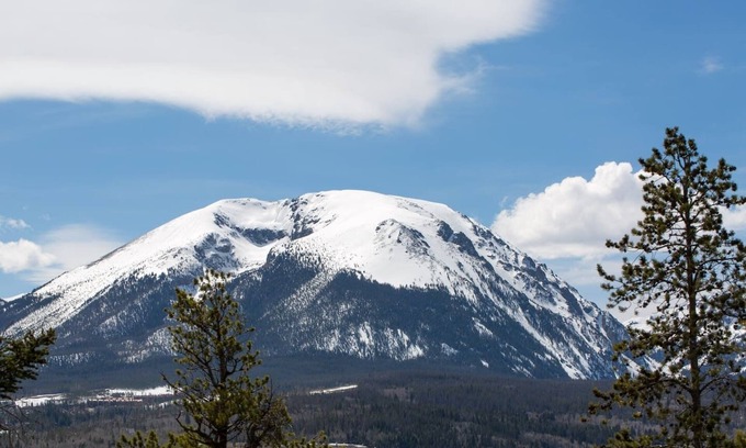 Dillon House | Amazing/High Speed Wifi/Work with this VIEW!