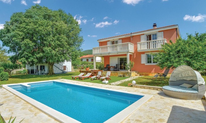 Dicmo House | Amazing home in Dicmo with WiFi
