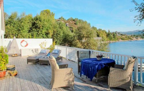 Fitjar House | Amazing Home In Fitjar With Wifi
