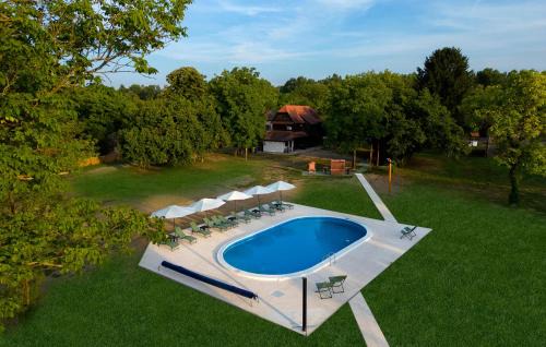 Sisak House | Amazing Home In Gusce With Sauna