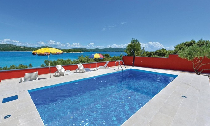 Jezera House | Amazing home in Jezera with WiFi