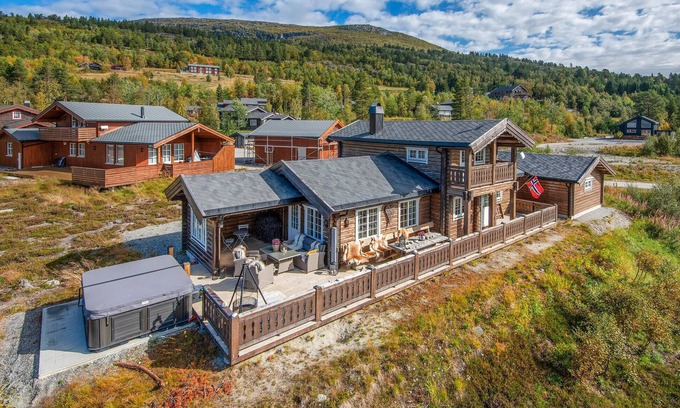 Bjorli House | Amazing home in Lesjaskog with WiFi