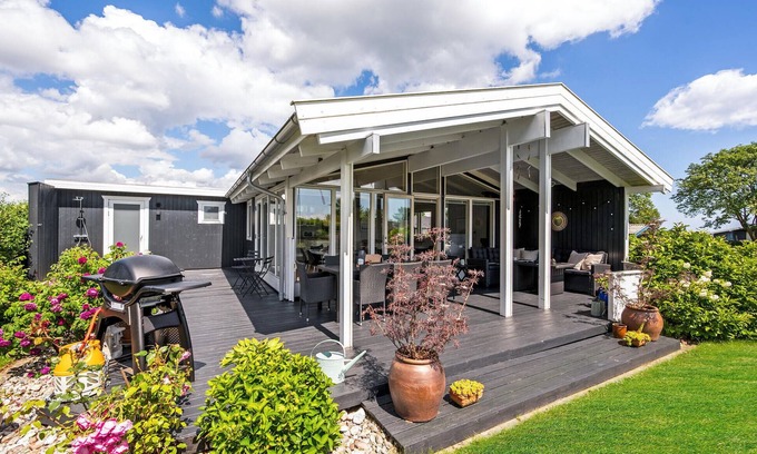 Beder Malling House | Amazing home in Malling with kitchen