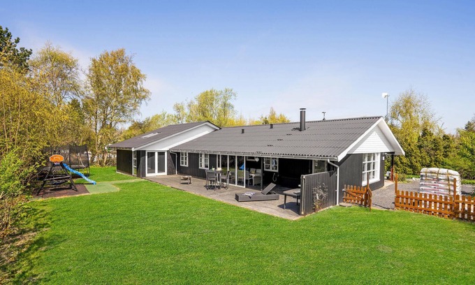 Kramnitse House | Amazing home in Rødby with sauna
