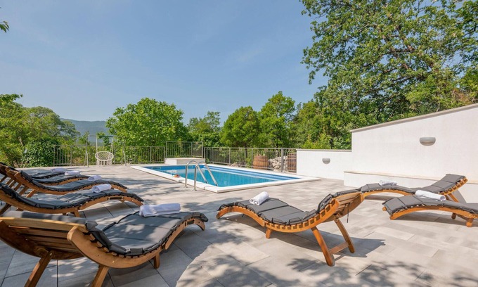 Vrgorac House | Amazing home in Vrgorac with WiFi