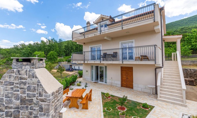 Vrlika House | Amazing home in Vrlika with WiFi