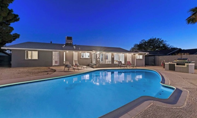 Melrose Paradise House | Amazing Home! With FREE Large Private Heated Pool