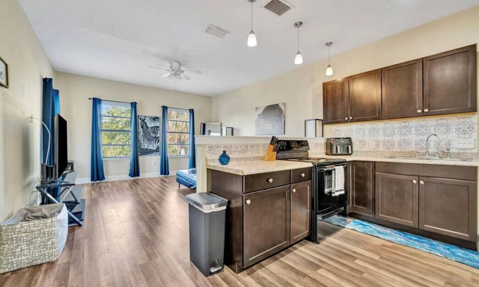 Historic Ybor House | Amazing Location A/C & WorkSpace
