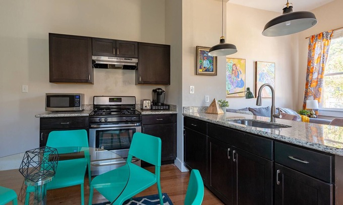 Freret House | Amazing location just two blocks to the bustling Freret Corridor!
