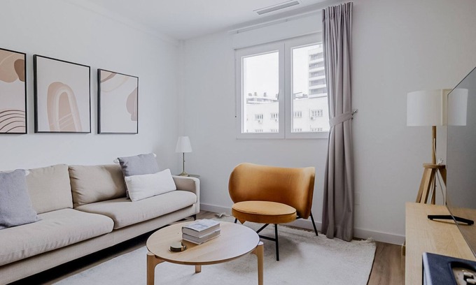 Imperial Apartment | Amazing Madrid Río 3BR, by Blueground