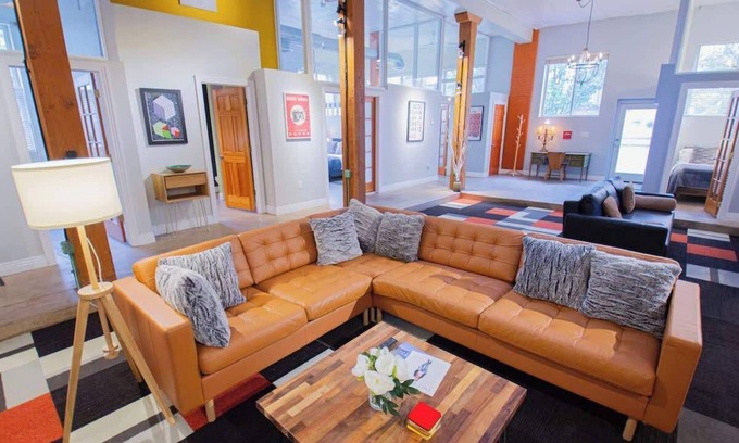 Cole House | Amazing Modern Loft in Rino Art District-Four King