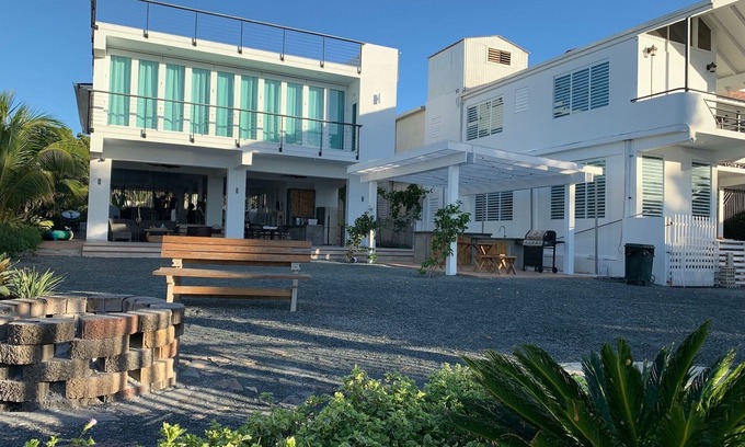 El Combate House | Amazing Oceanfront Villa in Combate Beach