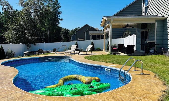 South View House | 🤩Amazing Pool🏖️-Fire Pit🔥 - Cozy Backyard 🫶- 20 min to Fort Bragg!