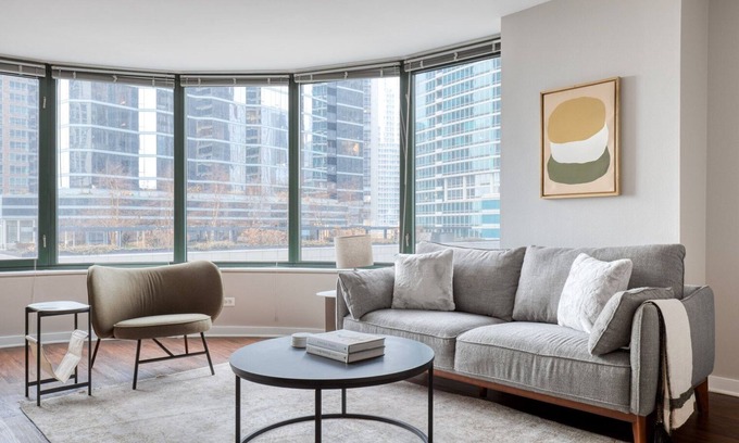 Streeterville Apartment | Amazing Streeterville 2BR w/Gym & Pool, Ohio St beach, by Blueground