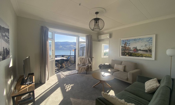 Dunedin House | Amazing views! 5 mins to beach