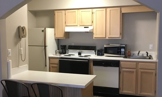 Manchester Apartment | Ambassador Inn And Suites