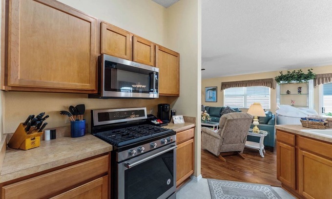 Summerhill House | Amelia Villa-Pet Friendly 2 Bd-Great Location