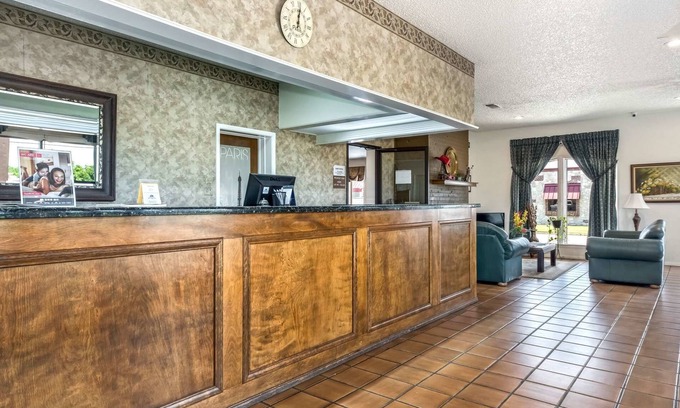 Paris Hotel | Americas Best Value Inn Paris