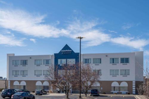 Cedar Rapids Hotel | AmericInn by Wyndham Cedar Rapids North