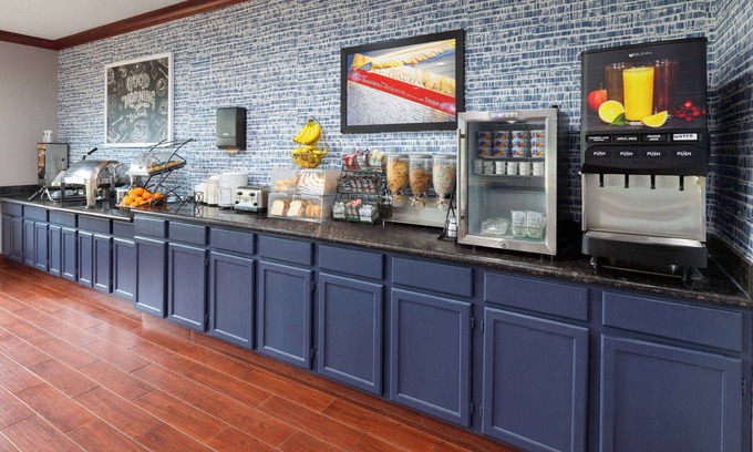 Grinnell Hotel | AmericInn by Wyndham Grinnell