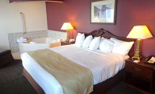 Marshall Hotel | AmericInn by Wyndham Marshall