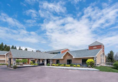 Tofte Hotel | AmericInn by Wyndham Tofte Near Lake Superior