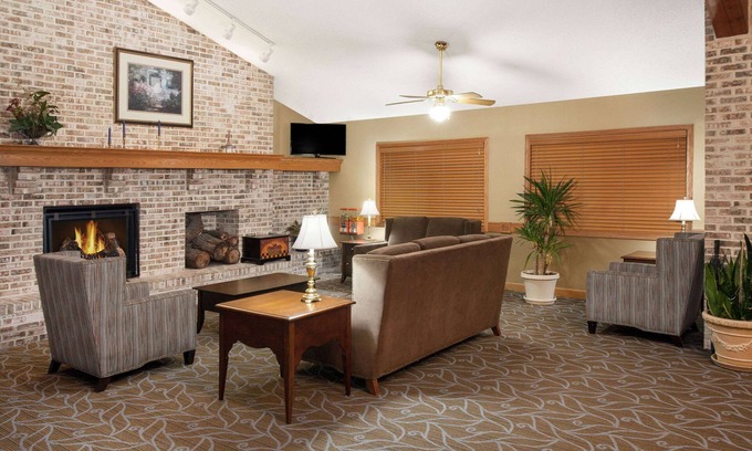 Webster City Hotel | AmericInn by Wyndham Webster City