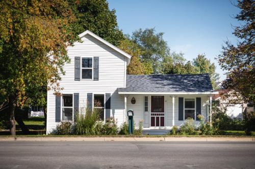 Elk Rapids House | Ames Cottage Elk Rapids