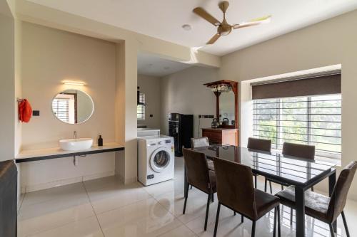 Thrissur Apartment | Amminis Mansion by Doris Homes