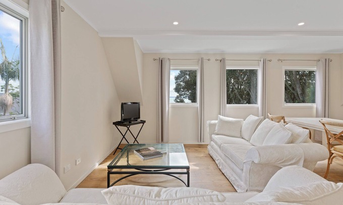 Gulf Harbour Cottage | Amour de la mer - Army Bay Studio Apartment